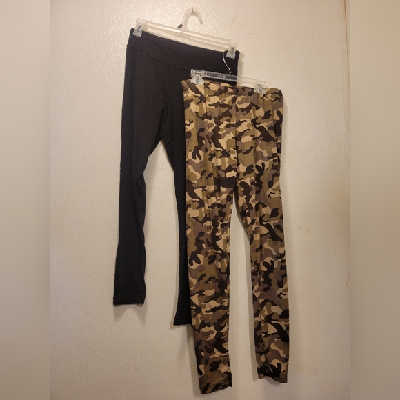 bobbie brooks/ time and tru Pants - 2 Pairs Of Leggings Camo And Black